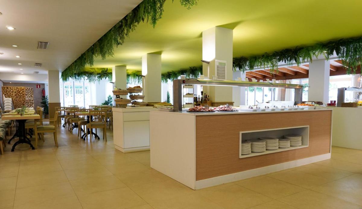 Un restaurante o sitio para comer en Houm Plaza Son Rigo
