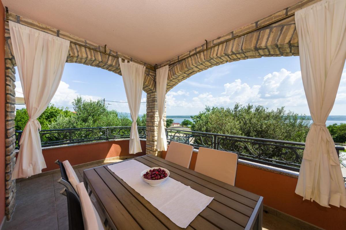 Apartments Orkula - Housity