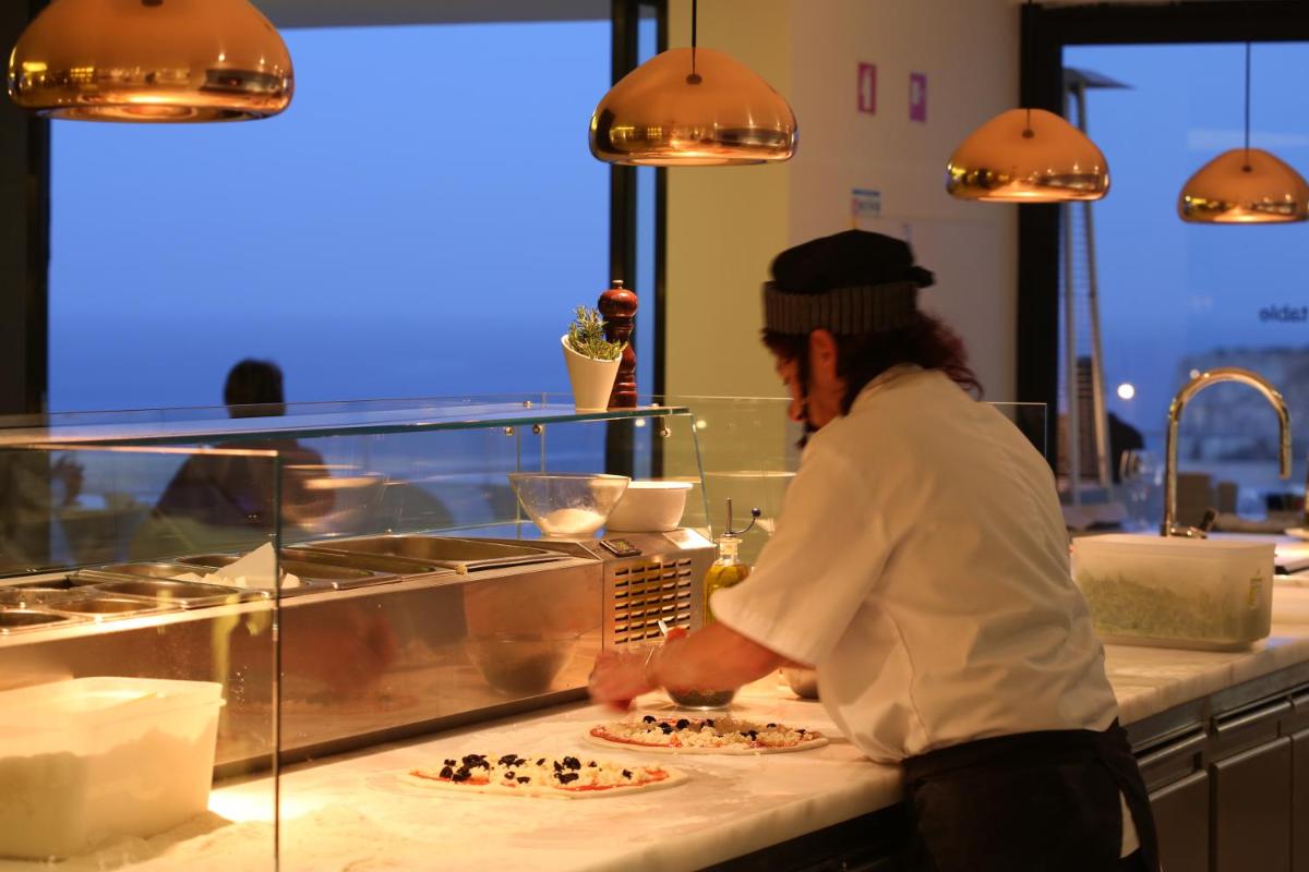 Os clientes hospedados em Memmo Baleeira - Design Hotels