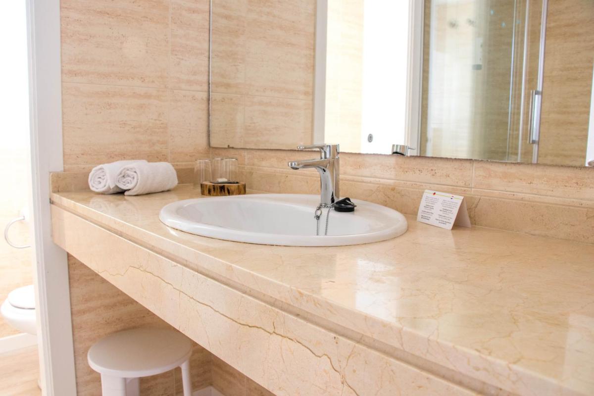 Un baño de Houm Plaza Son Rigo
