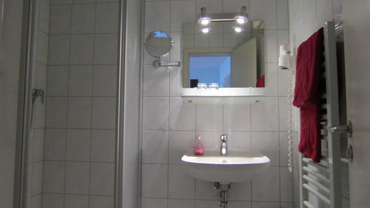 Hotel Zum Schwarzen Bär - Housity
