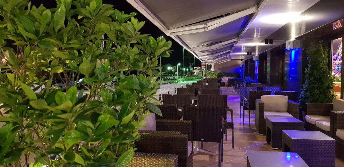 Un restaurante o sitio para comer en Hotel Pimar & Spa