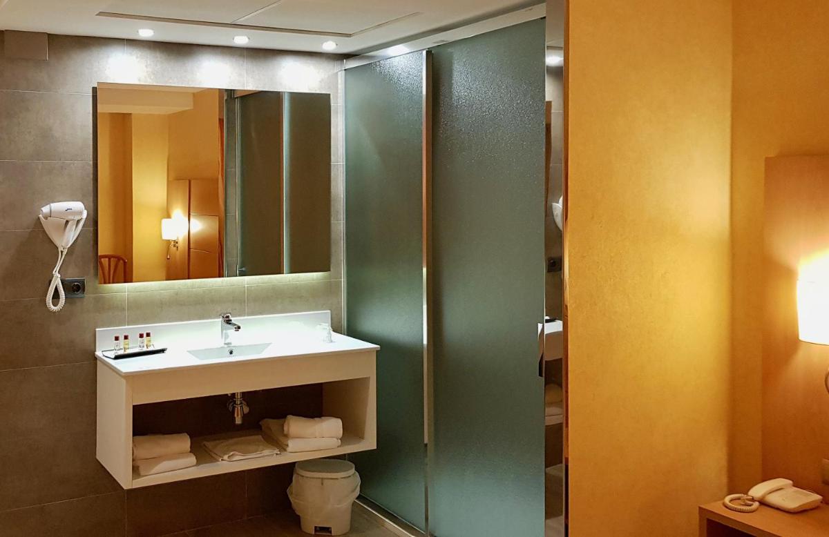 Un baño de Hotel Pimar & Spa