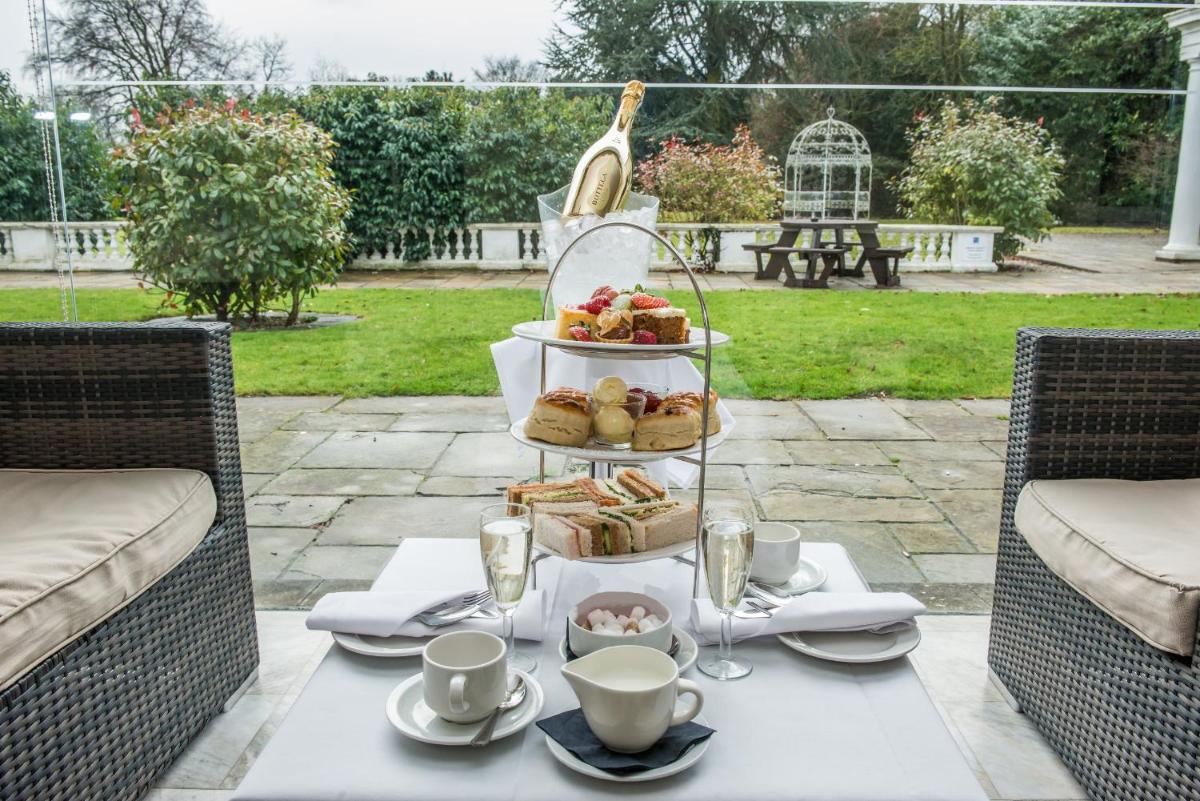 Manor Of Groves Hotel - Housity