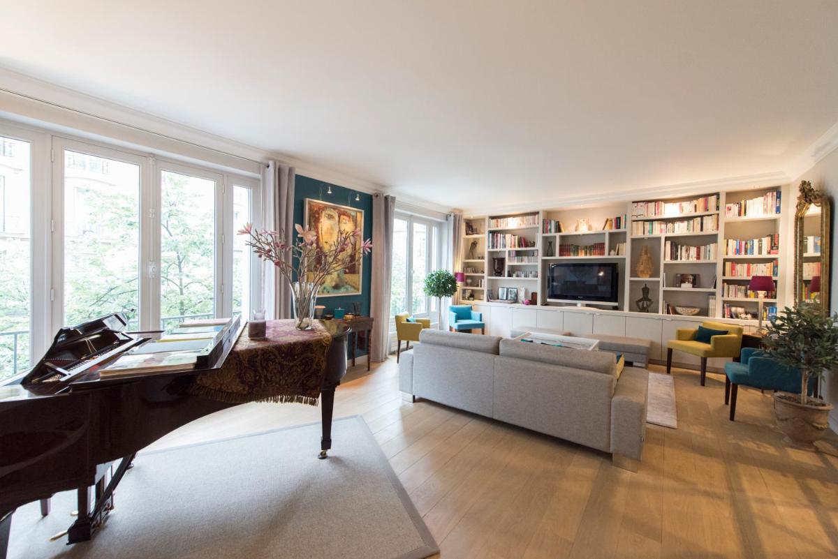 Veeve - Sophistication on Mozart Avenue - Housity