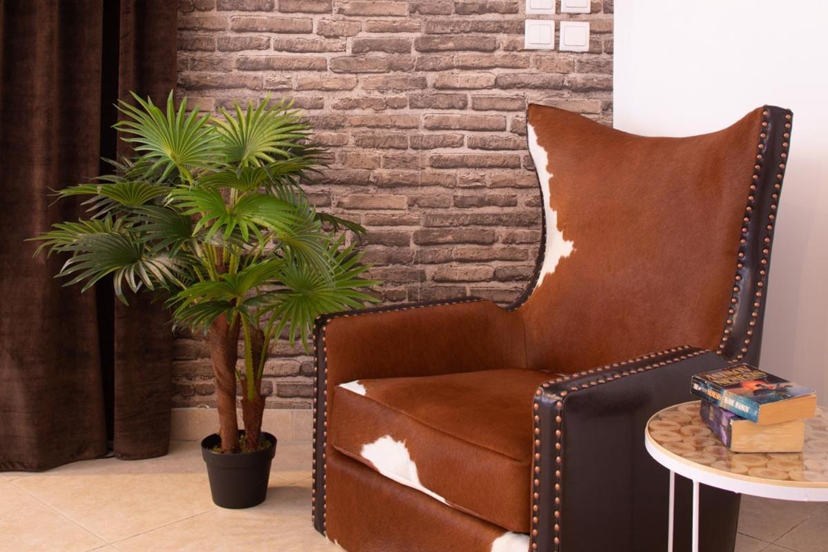 Desert Gat - Housity