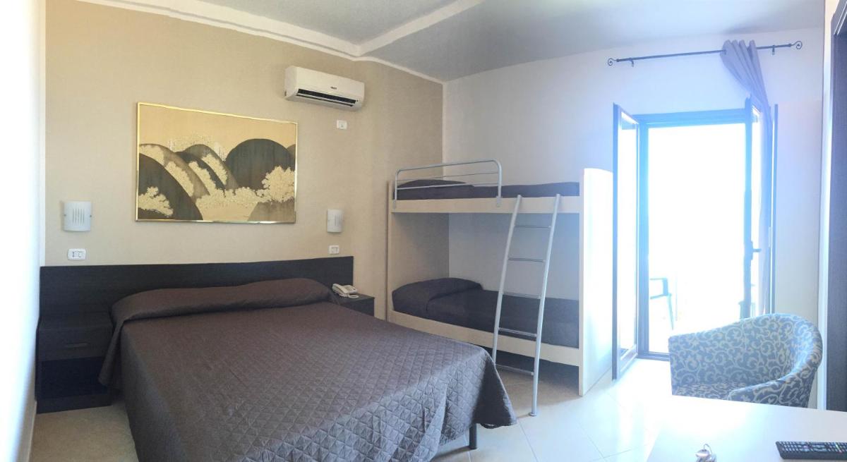 Hotel Normanni - Housity