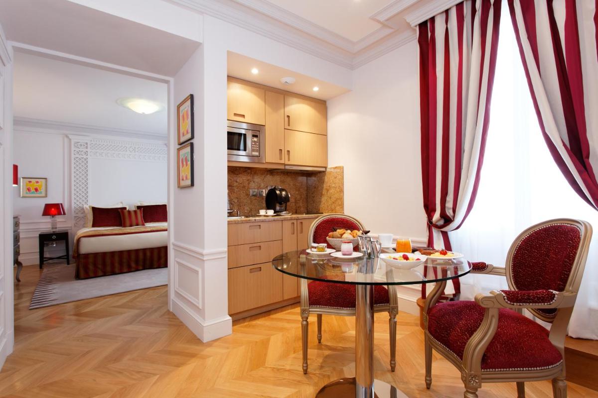Cuisine ou kitchenette dans l'établissement Majestic Apartments Champs Elysées