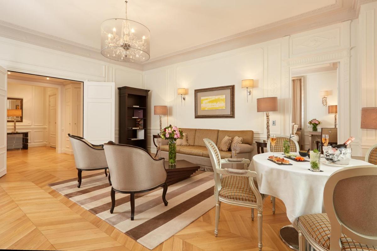 Coin salon dans l'établissement Majestic Apartments Champs Elysées