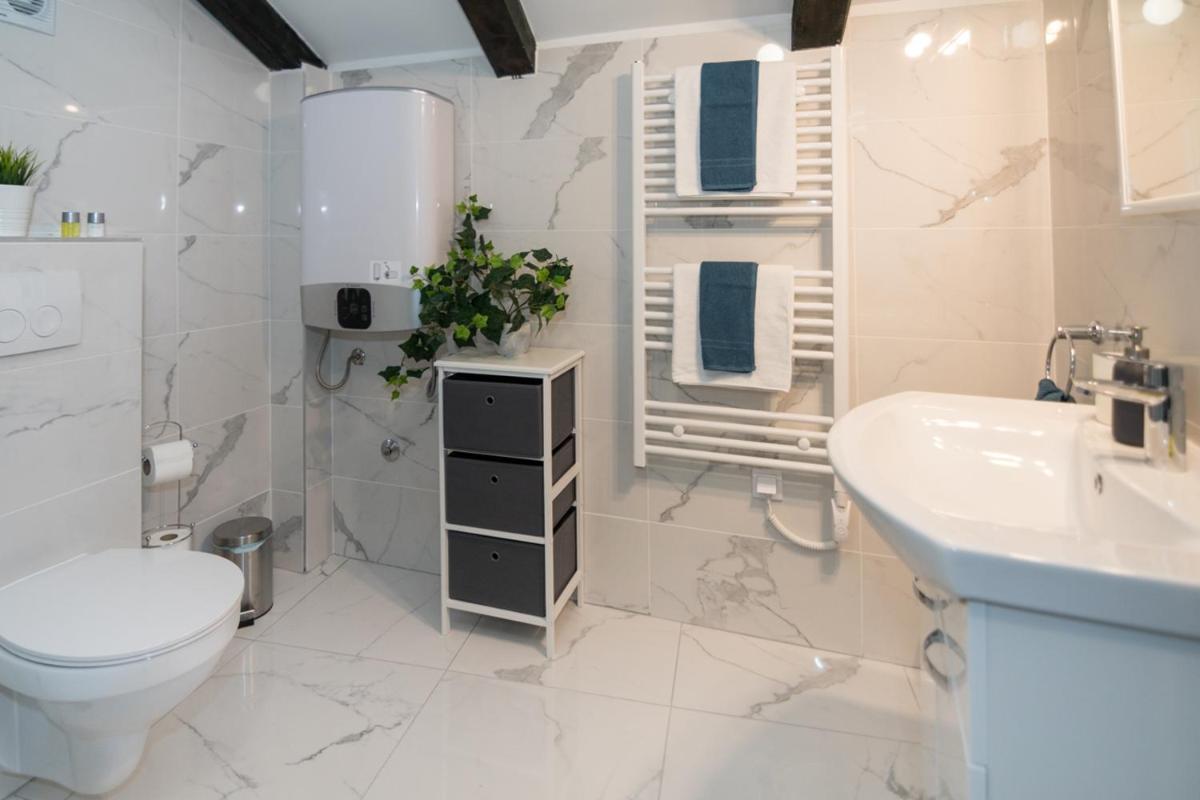Mediterraneo Luxury Rooms - Housity