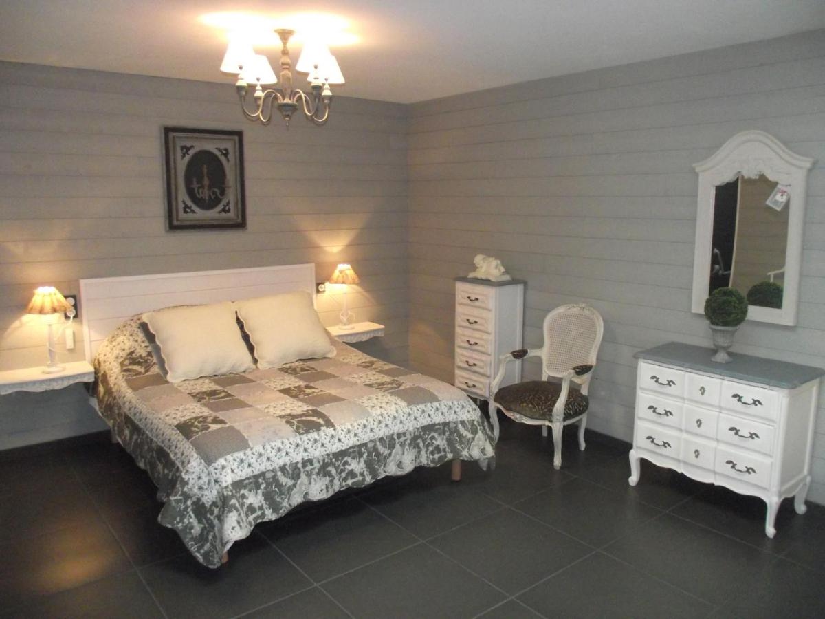 LES BELLES ÉPOQUES B&B - PISCINE - TERRASSES - BRUMISATEURS - Proche Puy du Fou - Housity