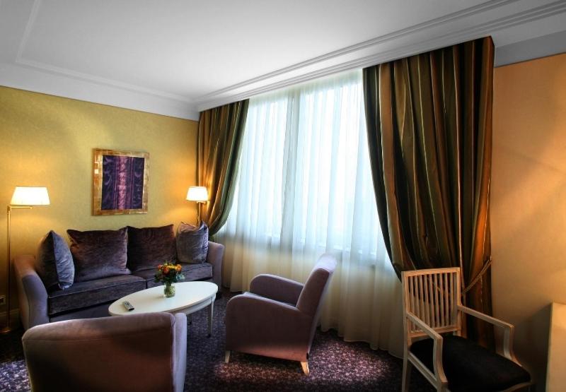 Coin salon dans l'établissement Hôtel Princesse Flore