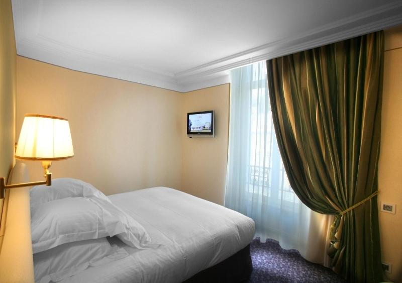 Un ou plusieurs lits dans un hébergement de l'établissement Hôtel Princesse Flore