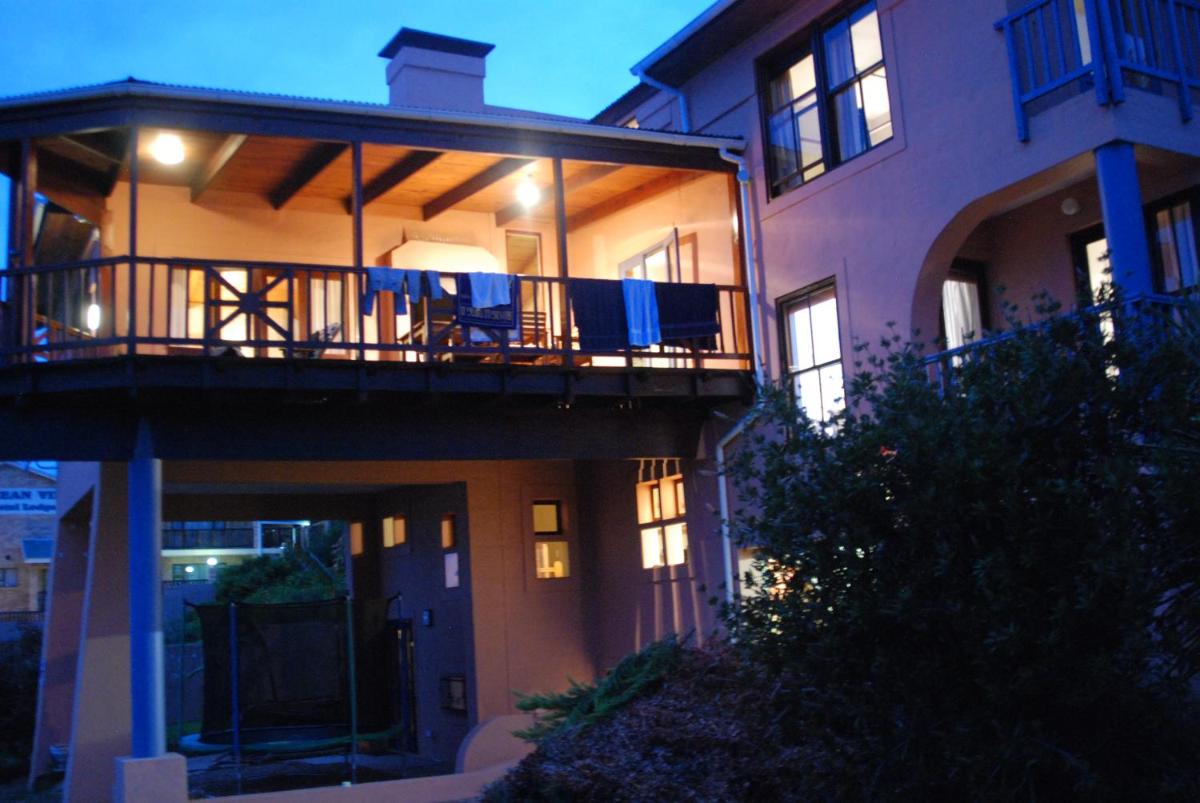 The Gem sea facing free standing holiday house solar power - Housity