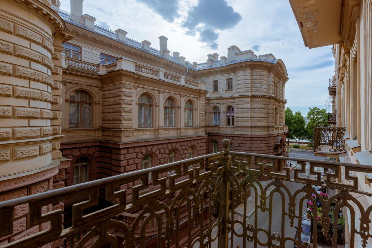GorodRek near Hermitage 4 room - Housity