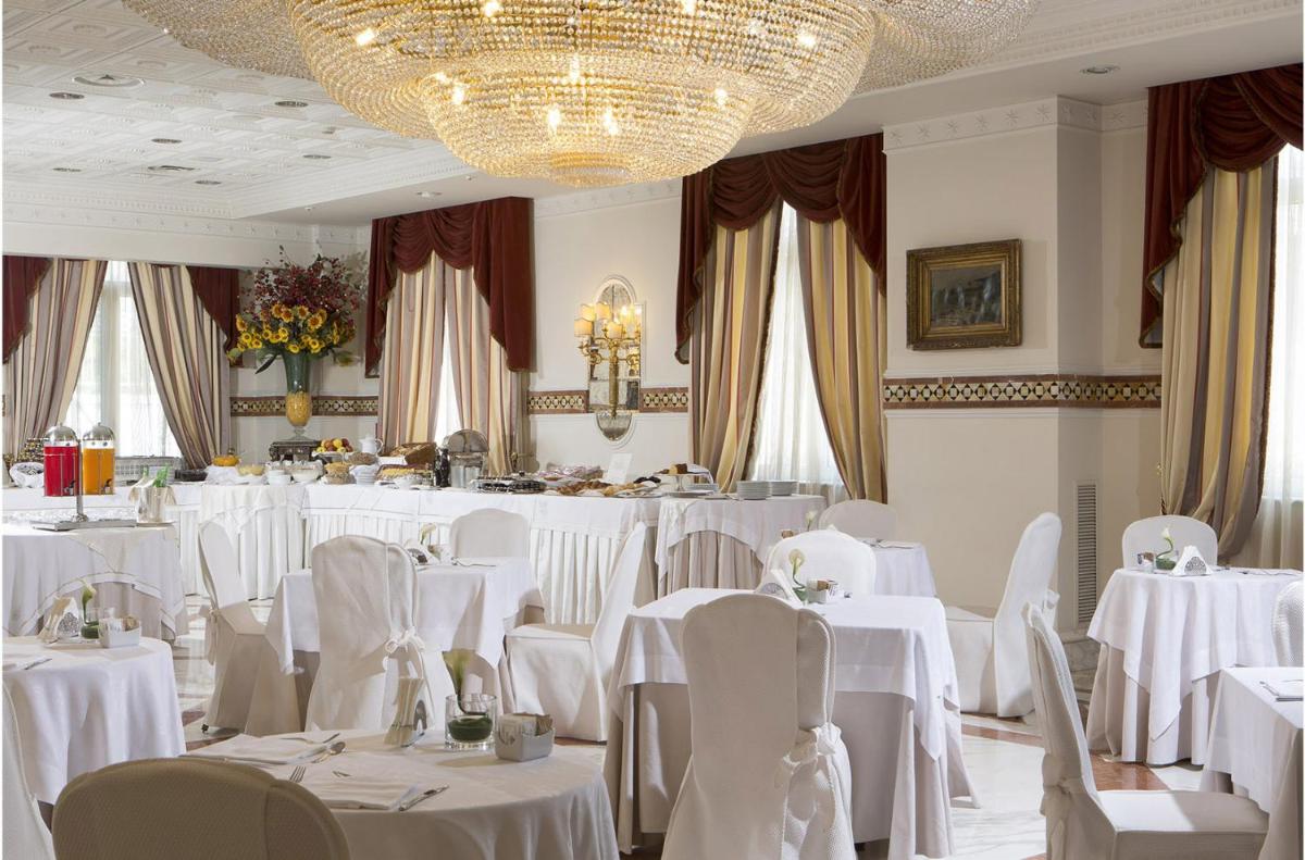 Grand Hotel Vanvitelli - Housity