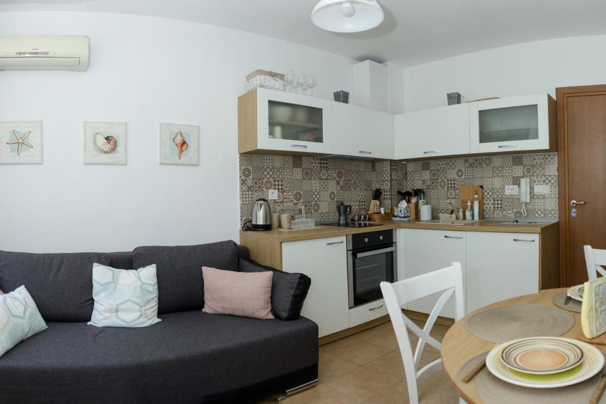 Riviera Park, Golden Sands | One Bedroom Chic Apartment - Housity
