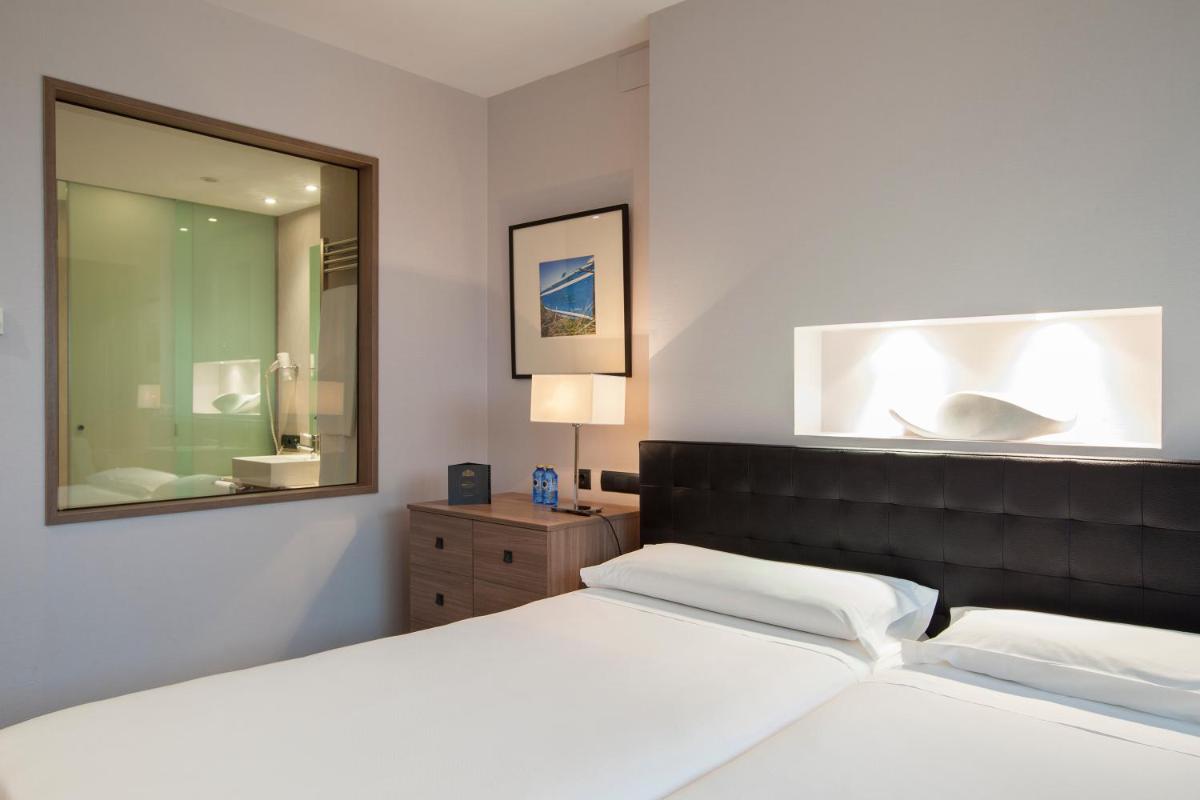 Cama o camas de una habitación en URH Hotel Spa Zen Balagares