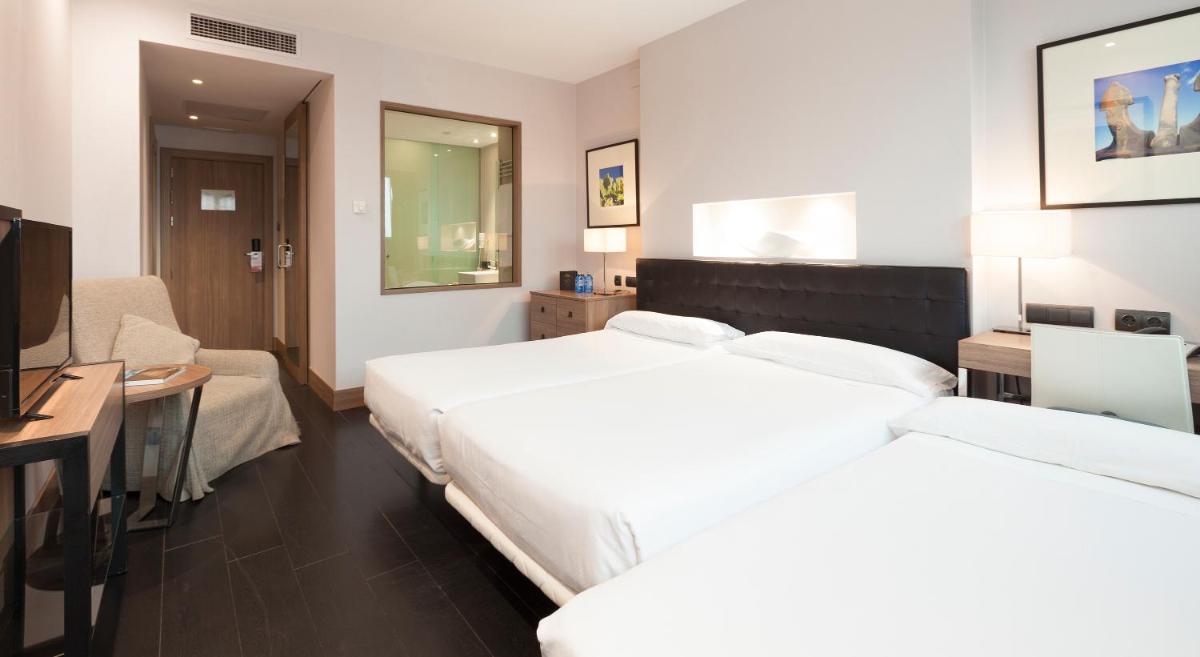 Cama o camas de una habitación en URH Hotel Spa Zen Balagares
