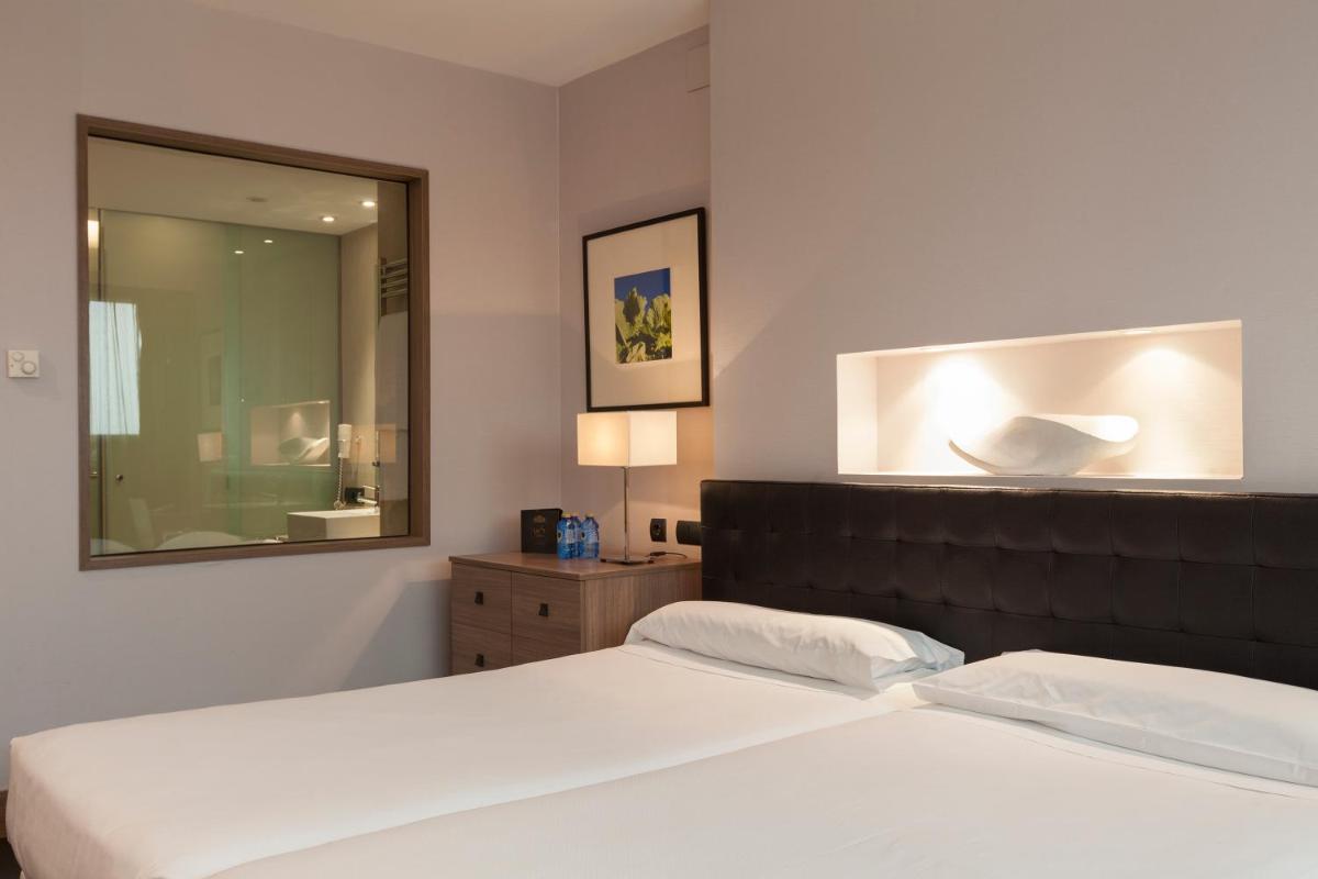 Cama o camas de una habitación en URH Hotel Spa Zen Balagares