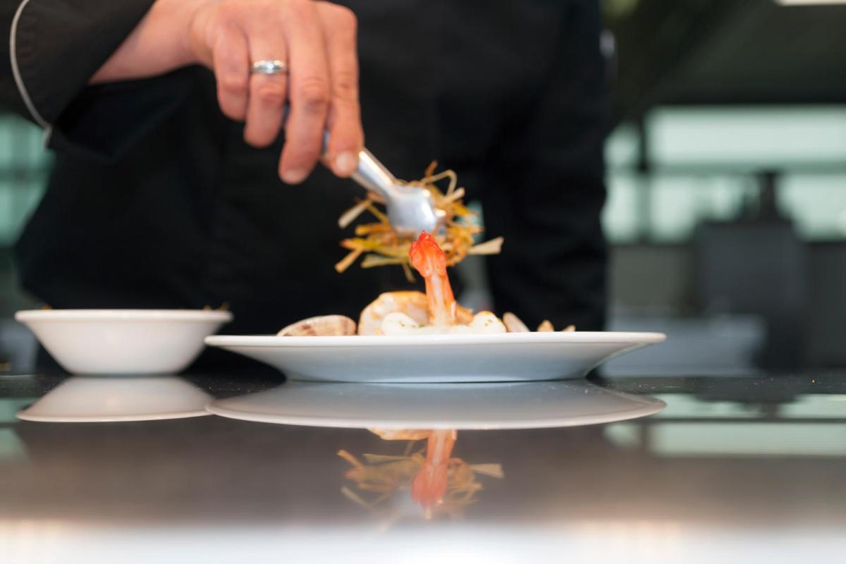 Comida en o cerca de este hotel