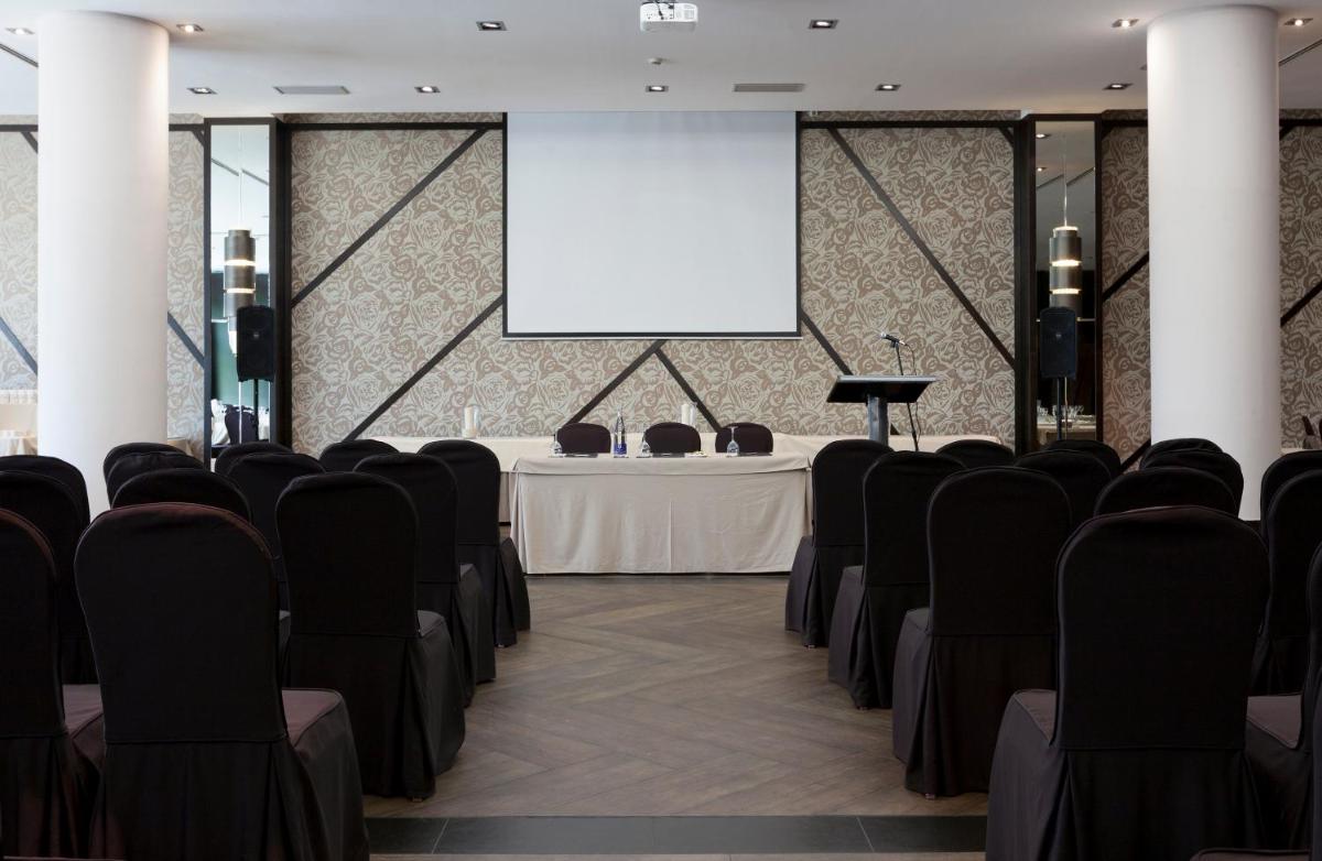 Zona business o sala de conferencias en URH Hotel Spa Zen Balagares