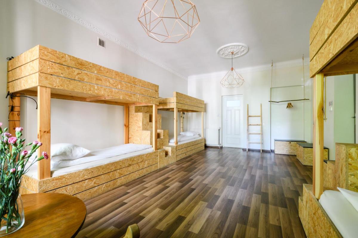 Lull Hostel - Housity