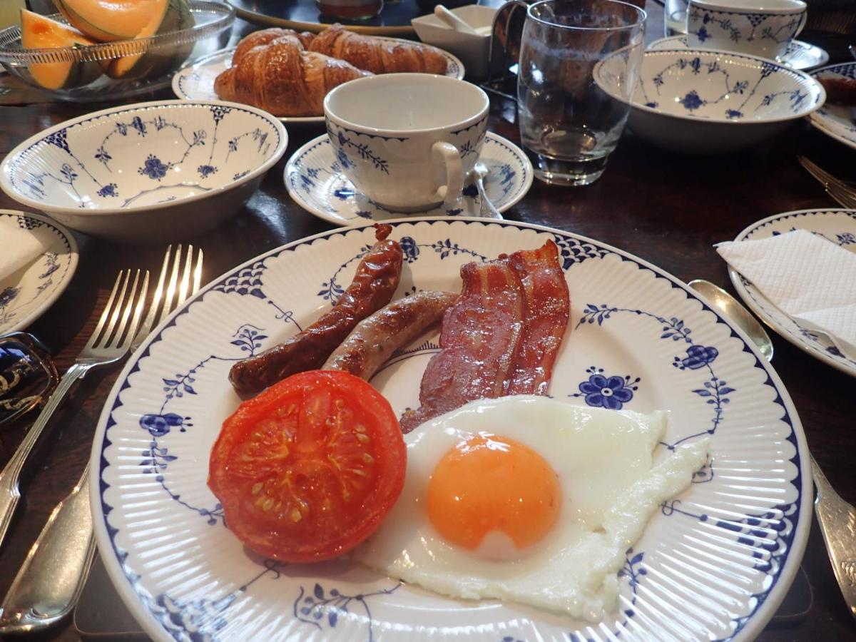 Field End House Strawberry Lane Meysey Hampton - Housity