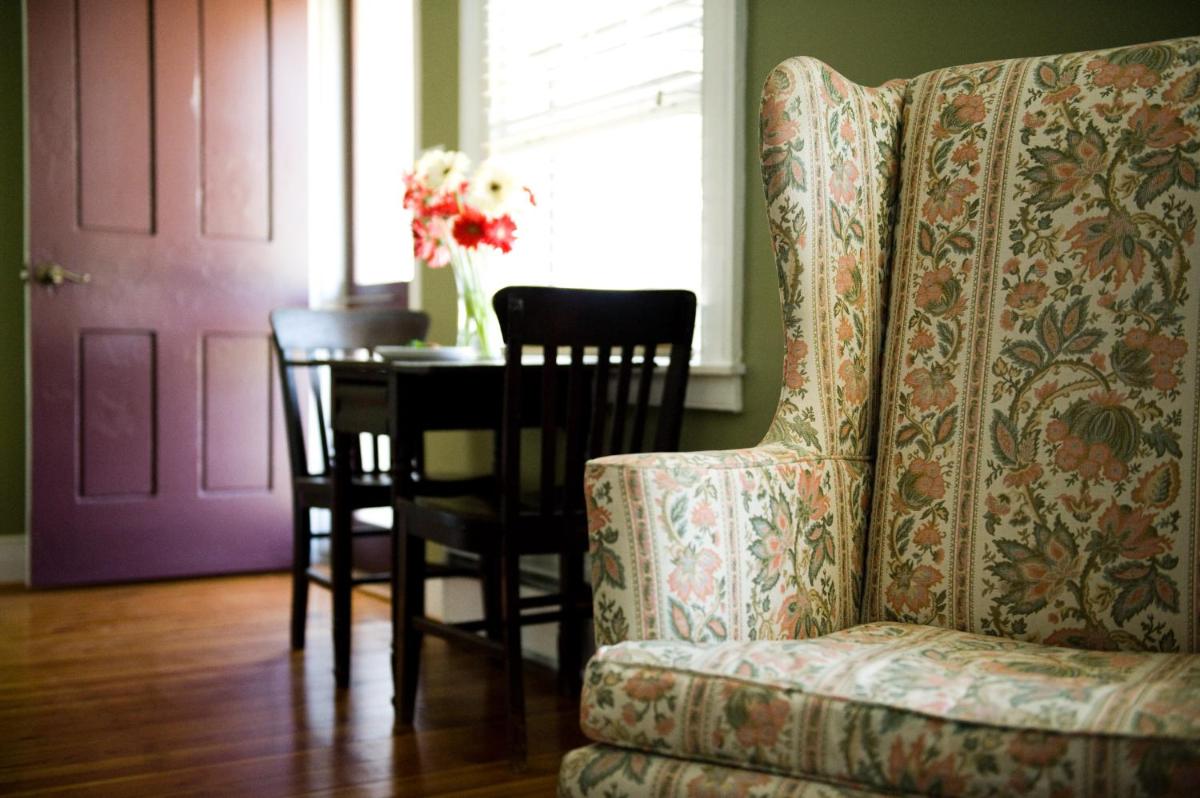 Hopkins Ordinary Bed, Breakfast and Ale Works - Housity