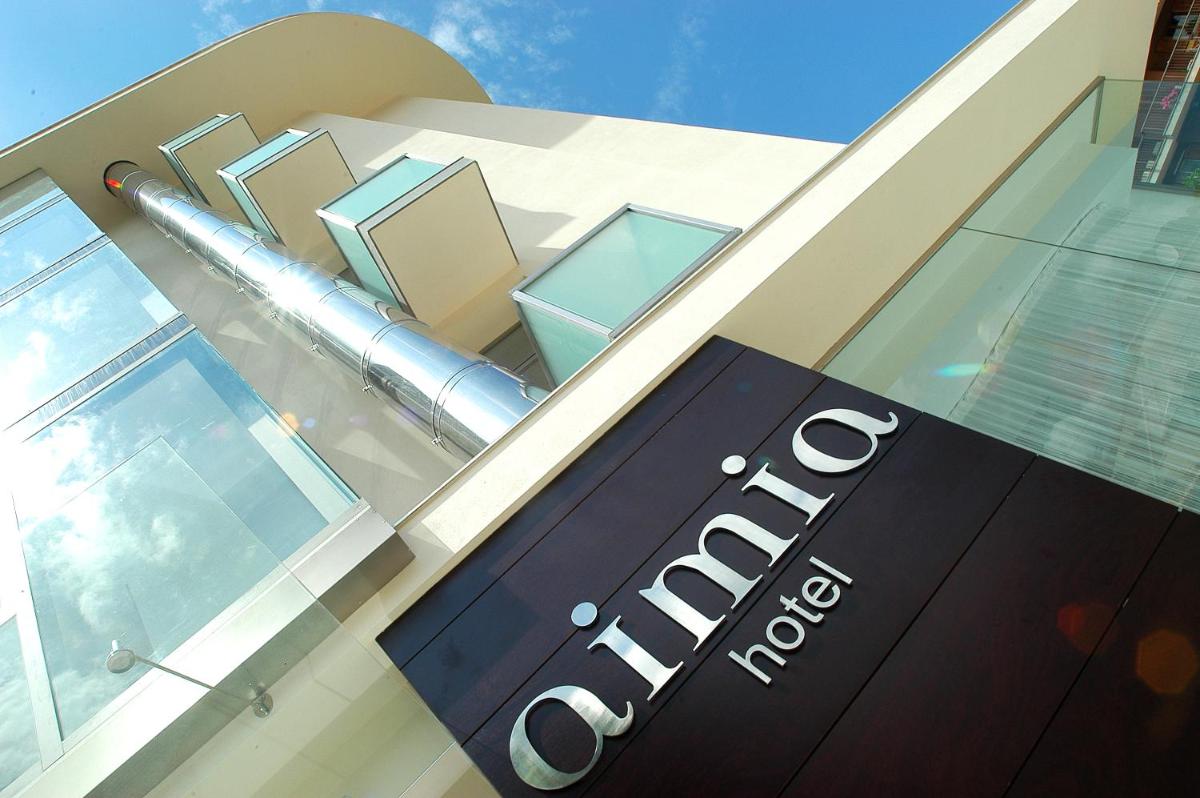 Certificado, premio, señal o documento que está expuesto en Aimia Hotel