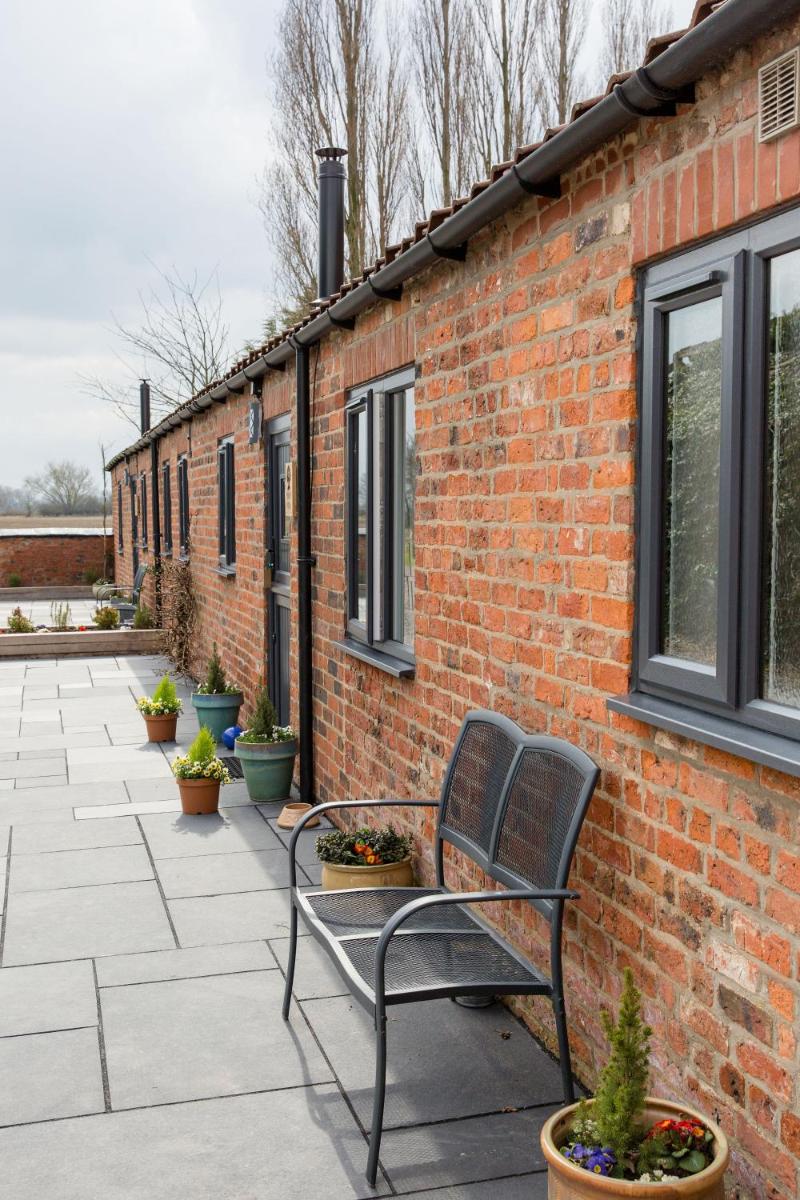 Thrush Nest Cottages - Wren Cottage sleeps 4, 2 bedrooms & Stable Cottage sleeps 2, 1 bedroom - Housity
