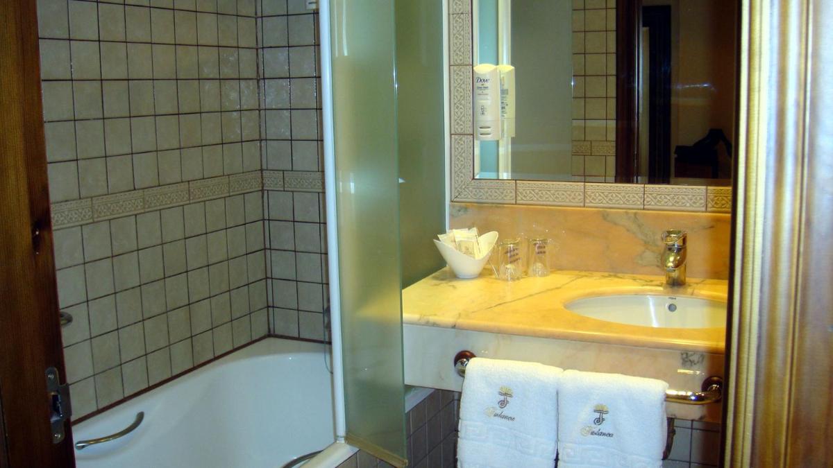 Un baño de Hotel Spa Tudanca Aranda