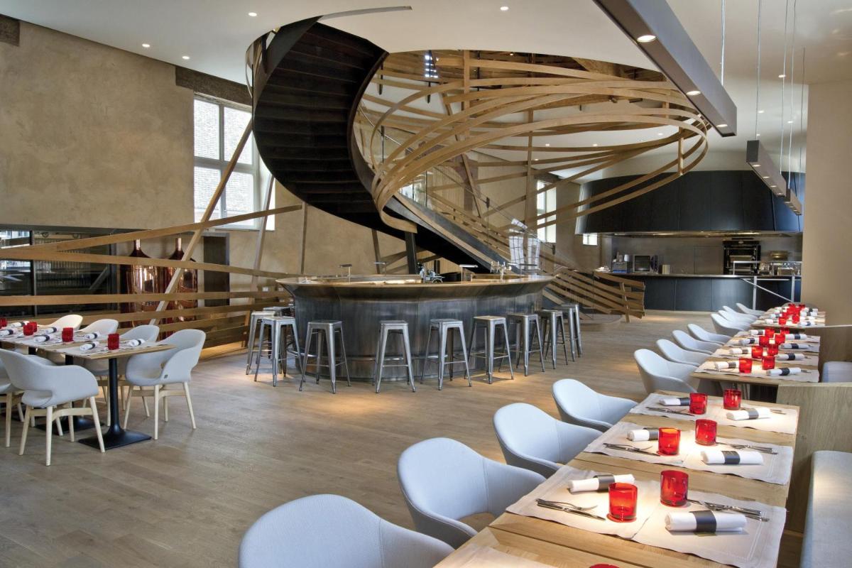 Restaurant ou autre lieu de restauration dans l'établissement Hotel Les Haras