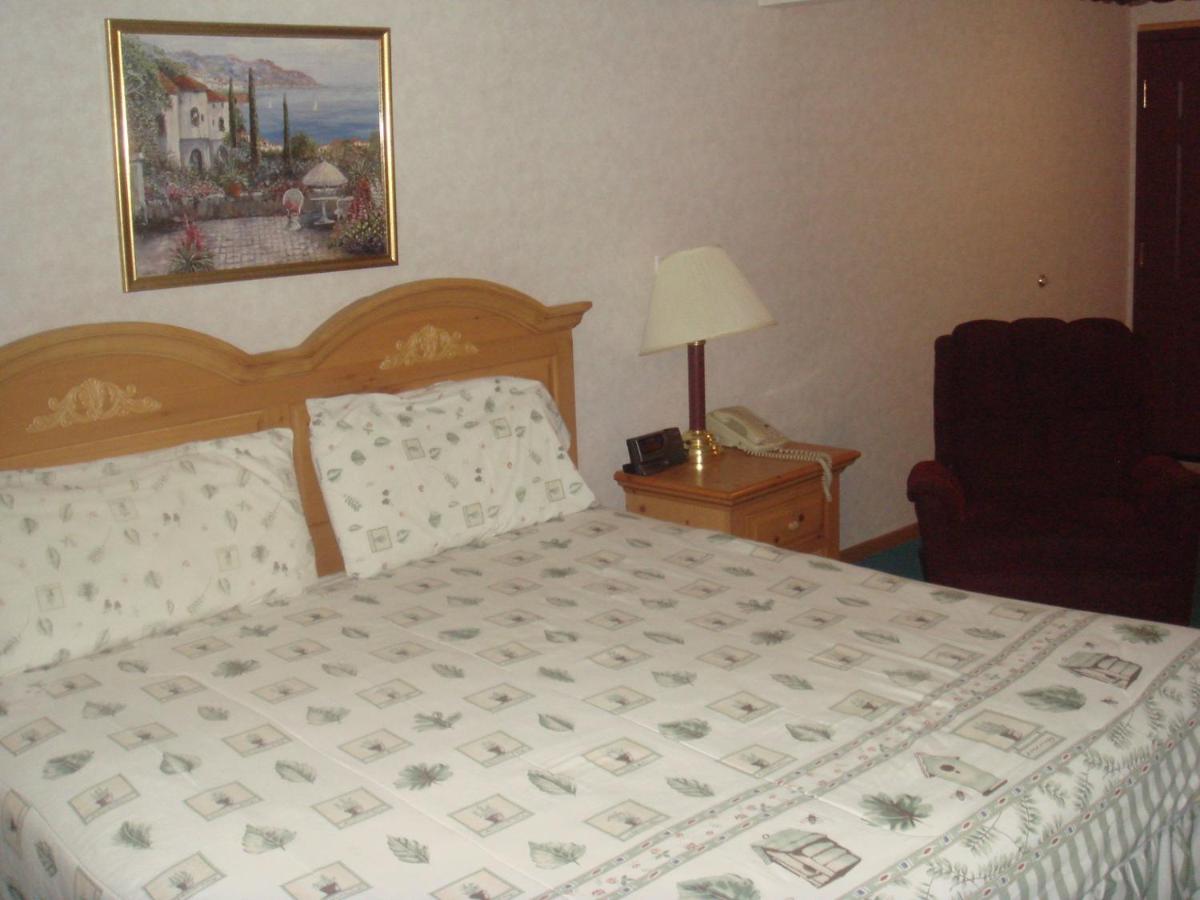 Townhouse Inn & Suites Omaha - Housity