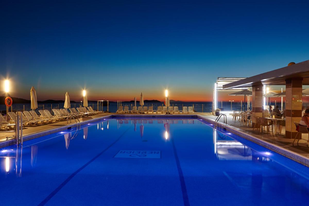 Aparthotel Nereida - Housity