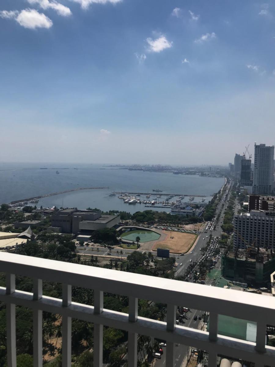 Penthouse Floor Overlooking Manila Bay - Housity