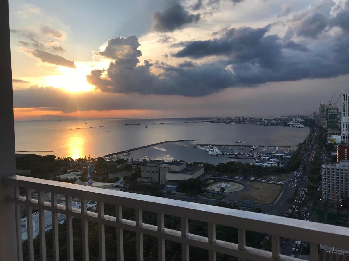 Penthouse Floor Overlooking Manila Bay - Housity