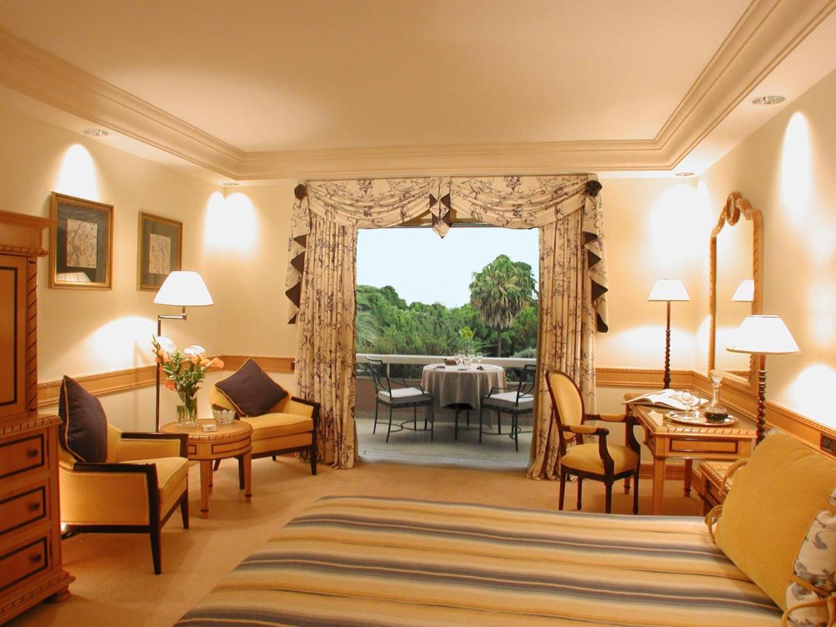 Uma área de estar em Olissippo Lapa Palace – The Leading Hotels of the World