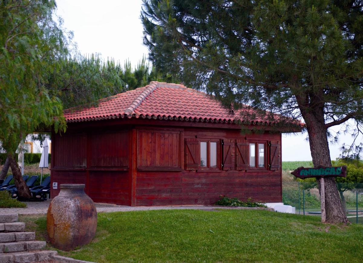 Um jardim no exterior de Vila Gale Alentejo Vineyard - Clube de Campo