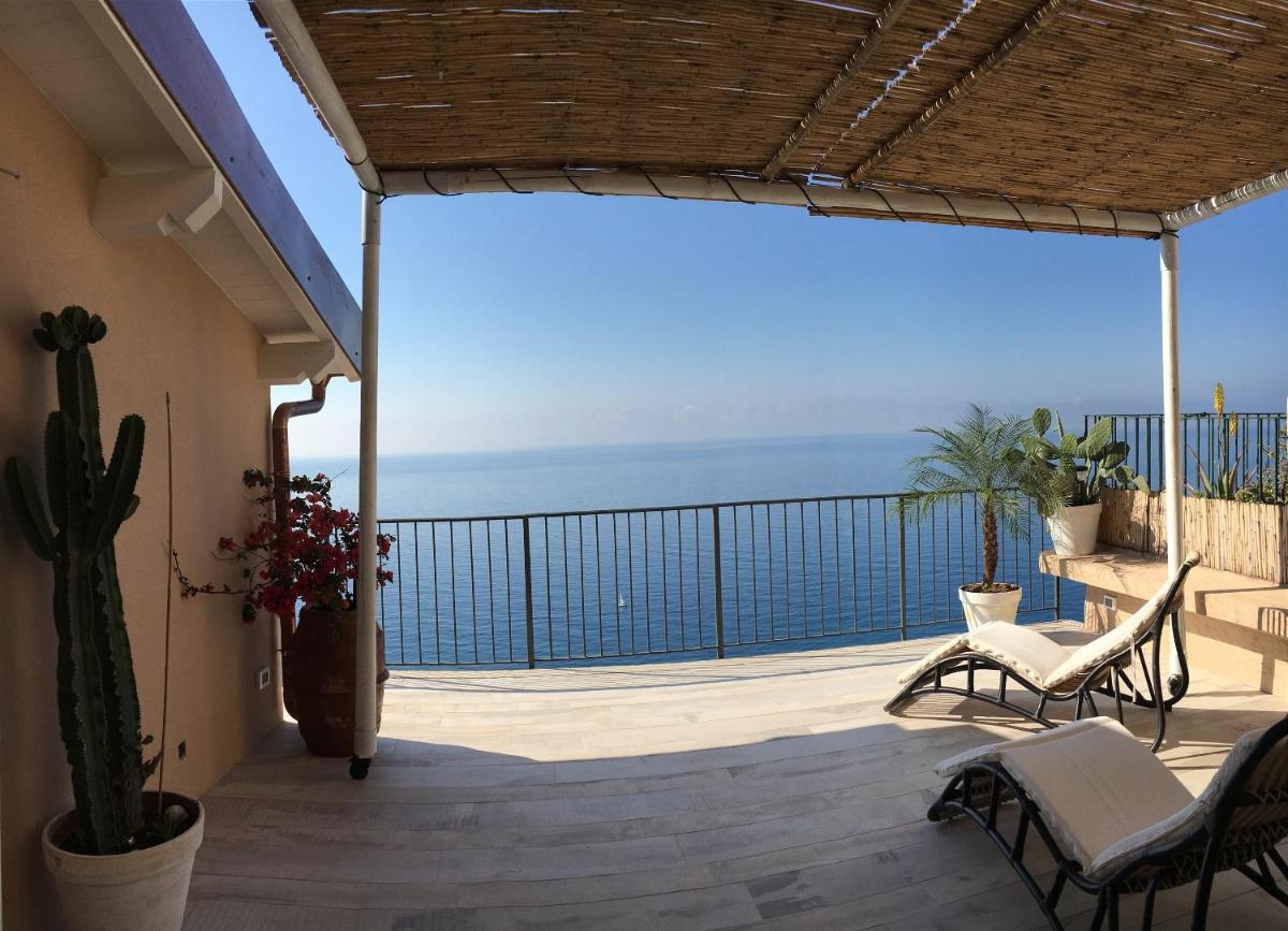 House in Grimaldi. Spectacular view over the French Riviera! - Housity