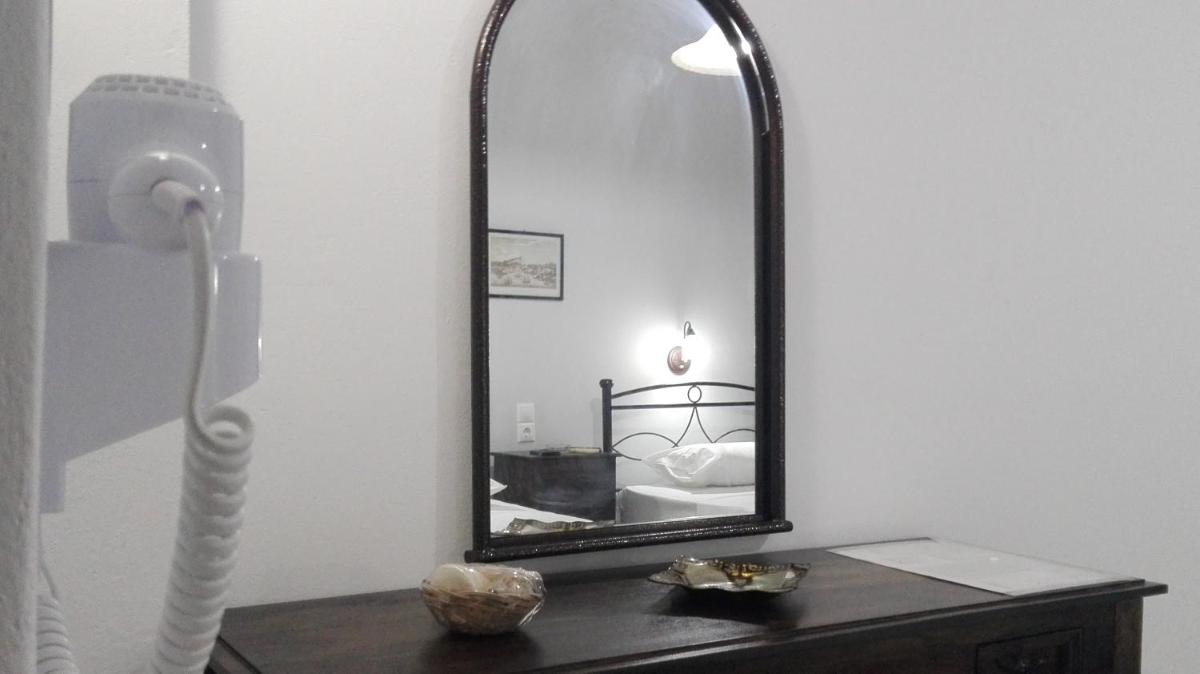 Dennis L studios - Hizvo