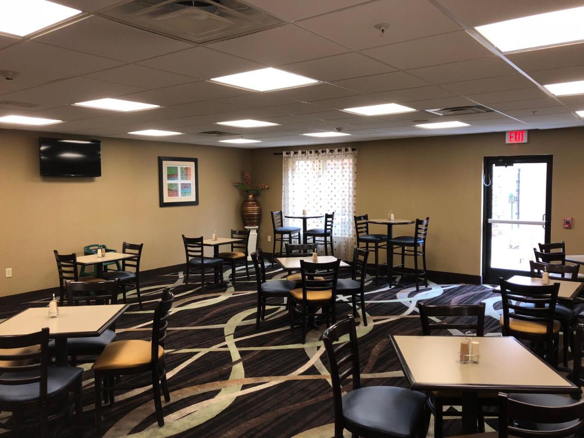 Countryview Inn & Suites - Housity