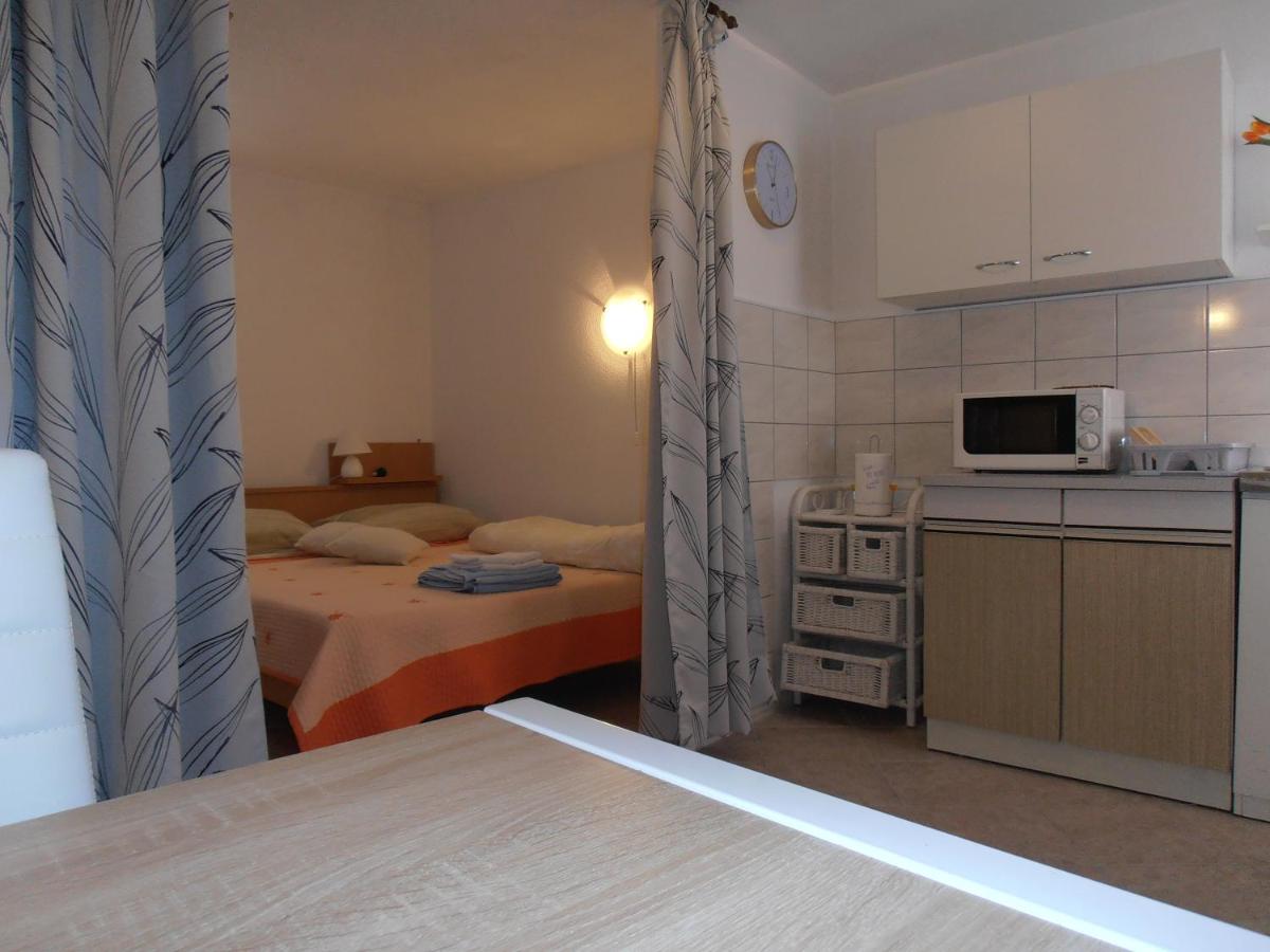 Studio apartment Lucija - Housity