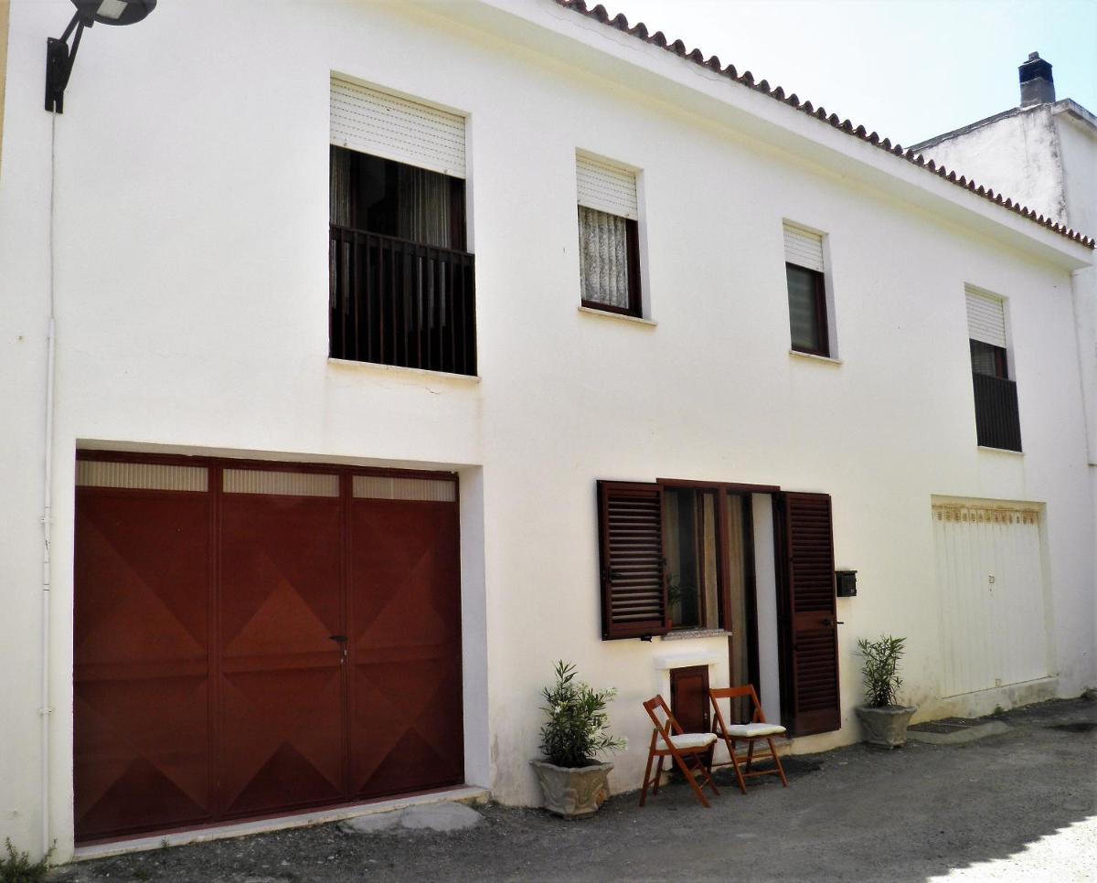 Bilocale al piano terra a 3 minuti dal mare a La Caletta - Housity