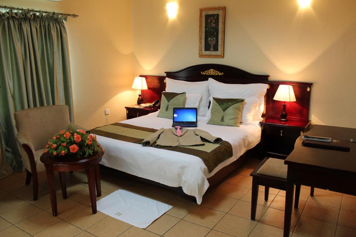 Moba Hotel & Convention Centre - Housity