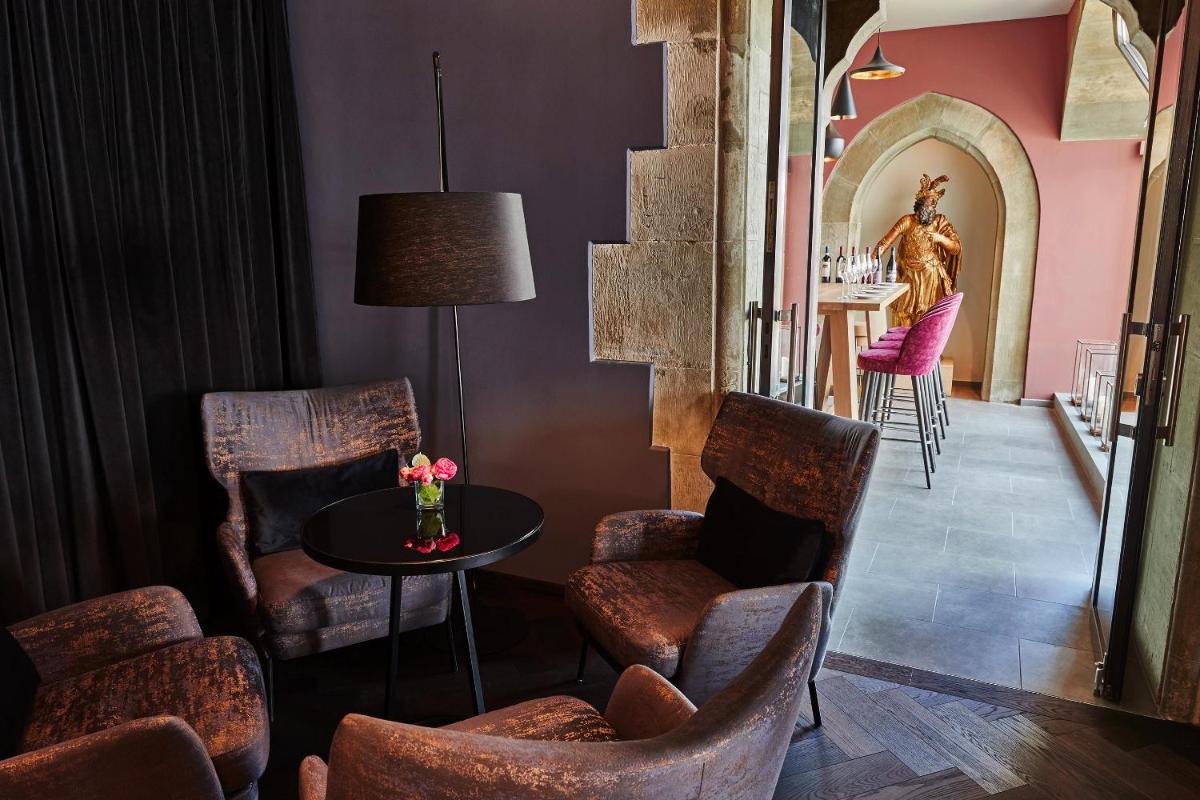 Ein Sitzbereich in der Unterkunft Steigenberger Inselhotel