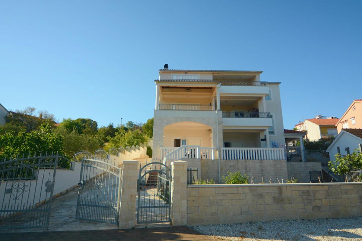 Apartment Bilice beach - Housity