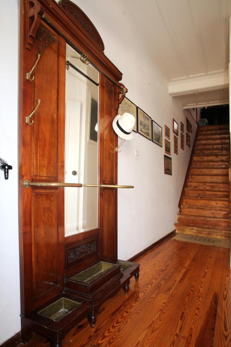Traditional House - Housity