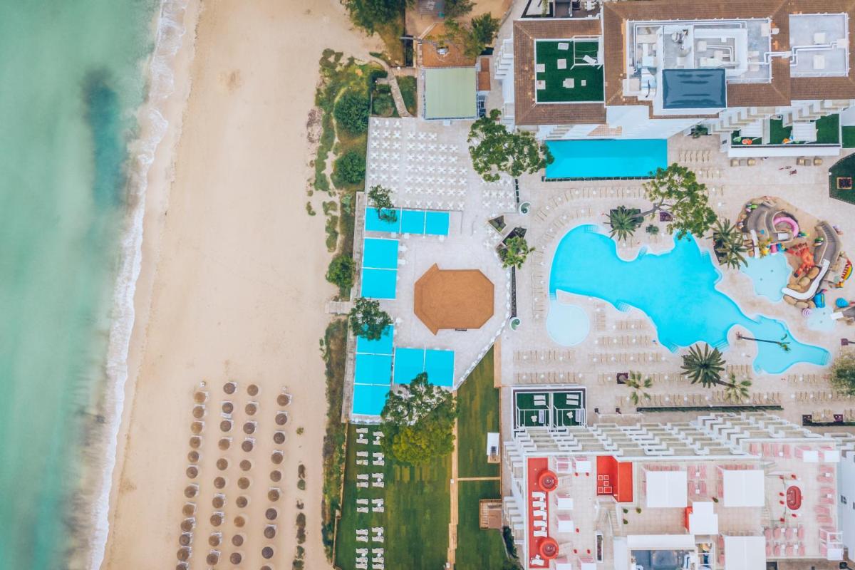 Piscina en o cerca de Iberostar Waves Alcudia Park