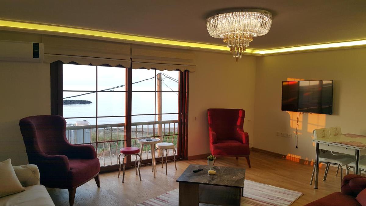 Paradise Beach Boutique - Housity